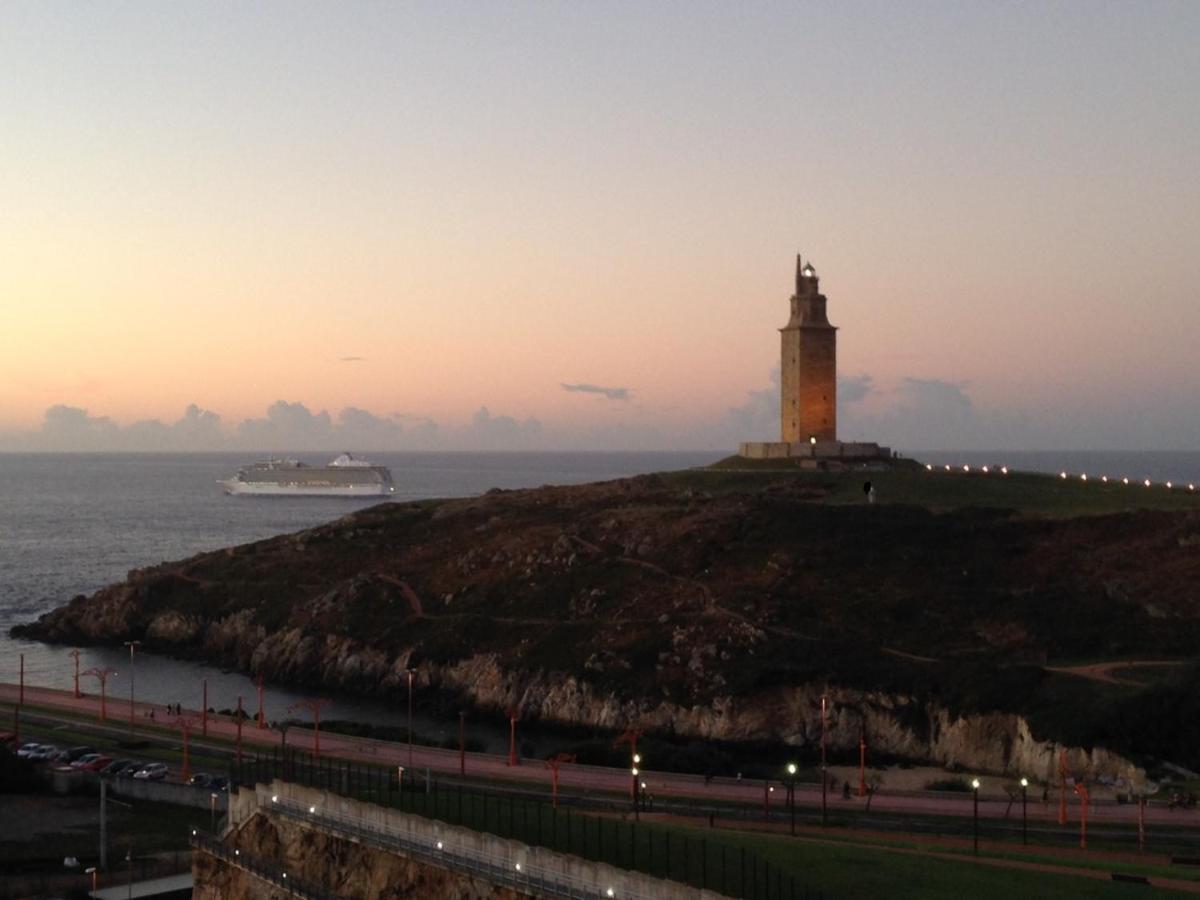 Parking, Vistas Al Mar Y Tres Habitaciones A Coruna Exterior photo